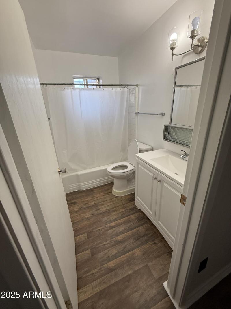 Hallway-Bath