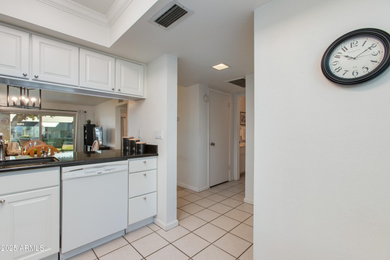Kitchen/Hall