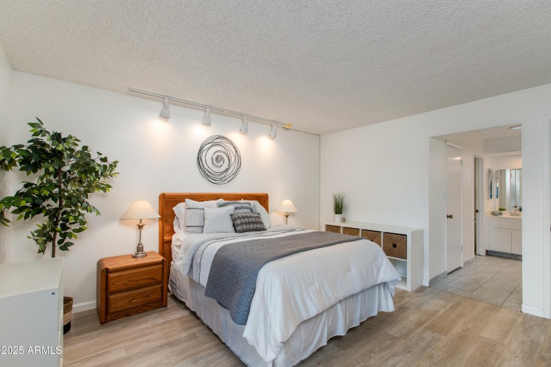 Primary En Suite 2
