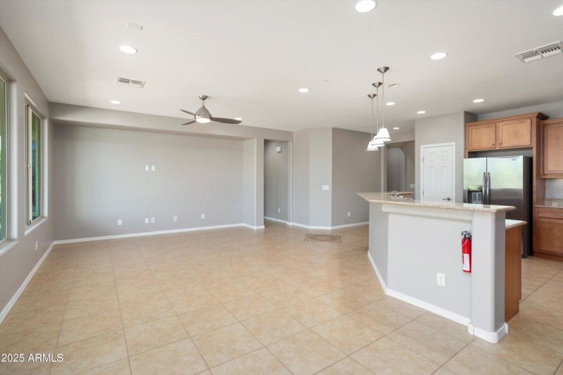13-Dining Area