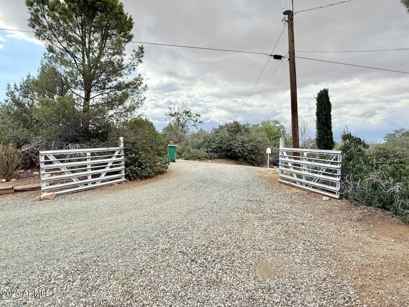 01 Double Gate Entry