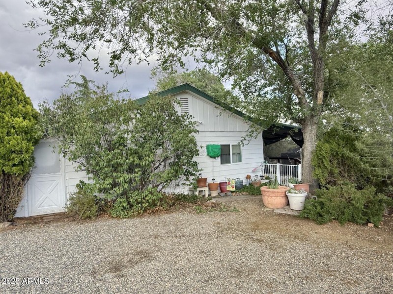 04 Front Parking - Gate to fenced yard