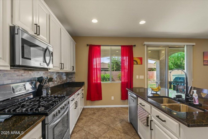 10-Kitchen