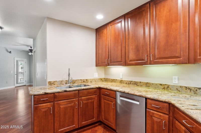 7-web-or-mls-5350-e-deer-valley-dr-1214-