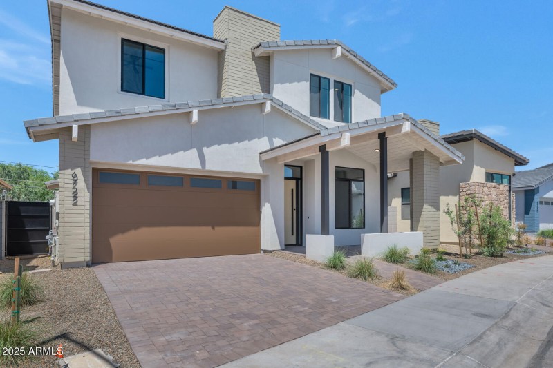 6722 N 9th Dr-large-007-045-6722 N 9th D
