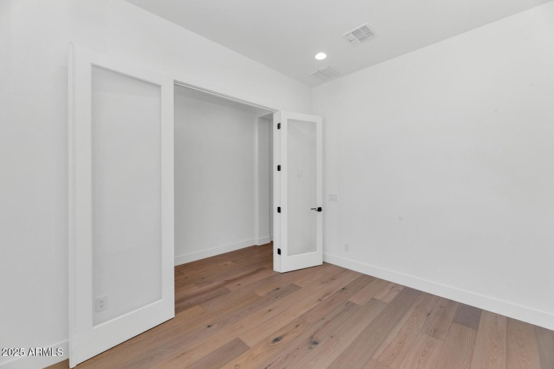 6722 N 9th Dr-large-011-028-6722 N 9th D