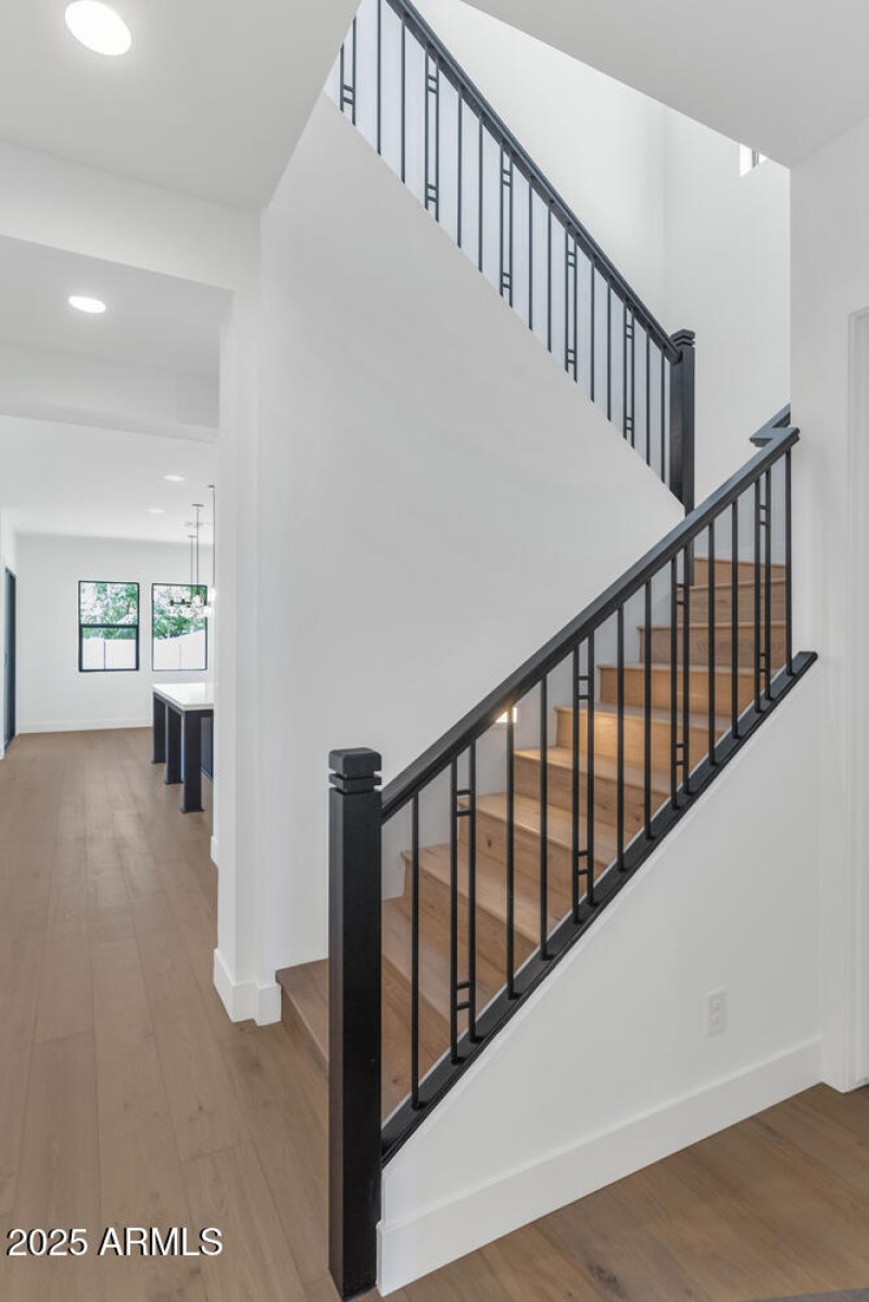 6722 N 9th Dr-large-012-024-6722 N 9th D