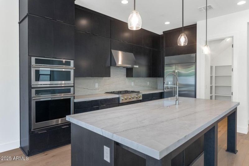 6722 N 9th Dr-large-015-010-6722 N 9th D