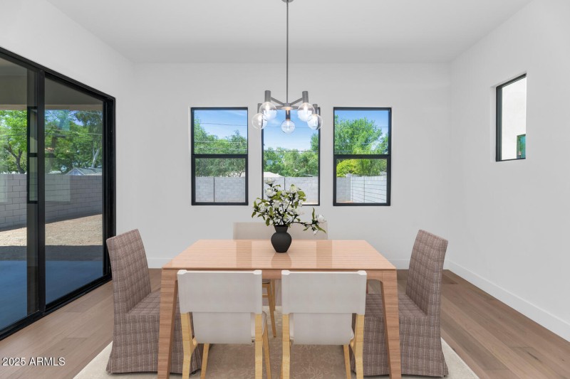 6722 N 9th Dr-large-017-015-6722 N 9th D