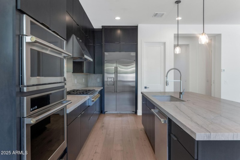 6722 N 9th Dr-large-019-020-6722 N 9th D