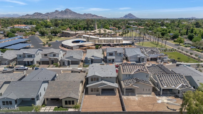 6722 N 9th Dr-large-042-006-6722 N 9th D