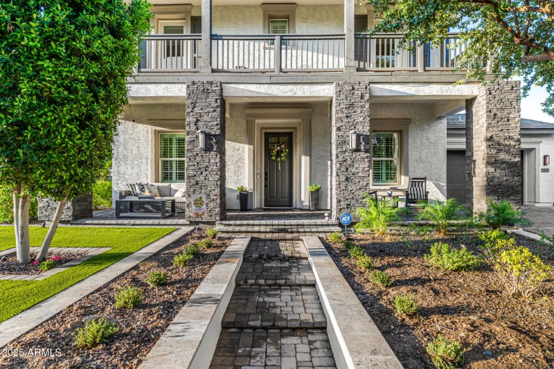 FRONT WALKWAY