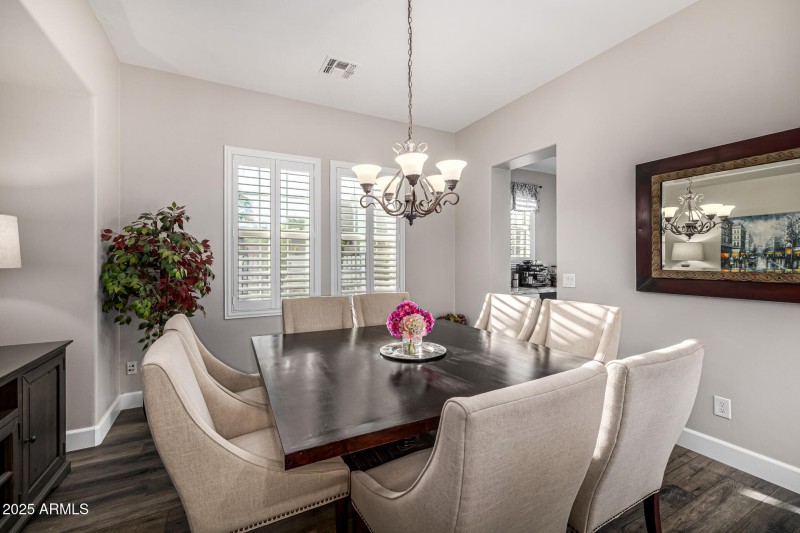 FORMAL DINING