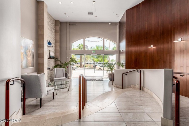 Encanto Lobby