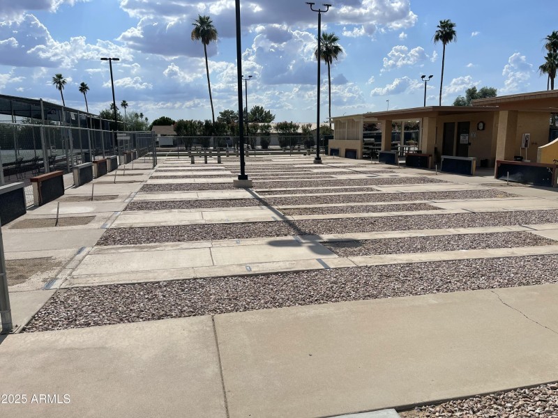 Horseshoe Court