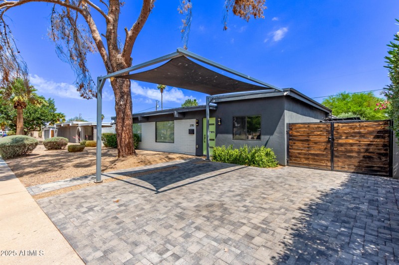 06 Altadena