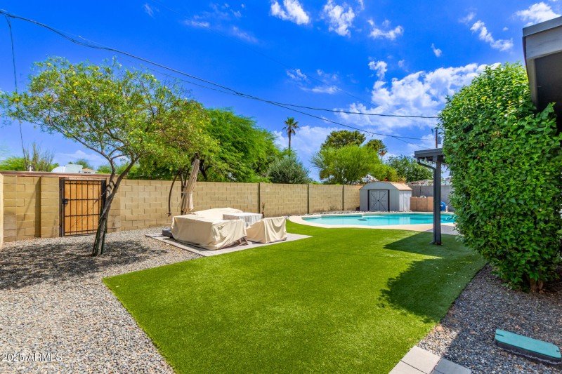 37 Altadena