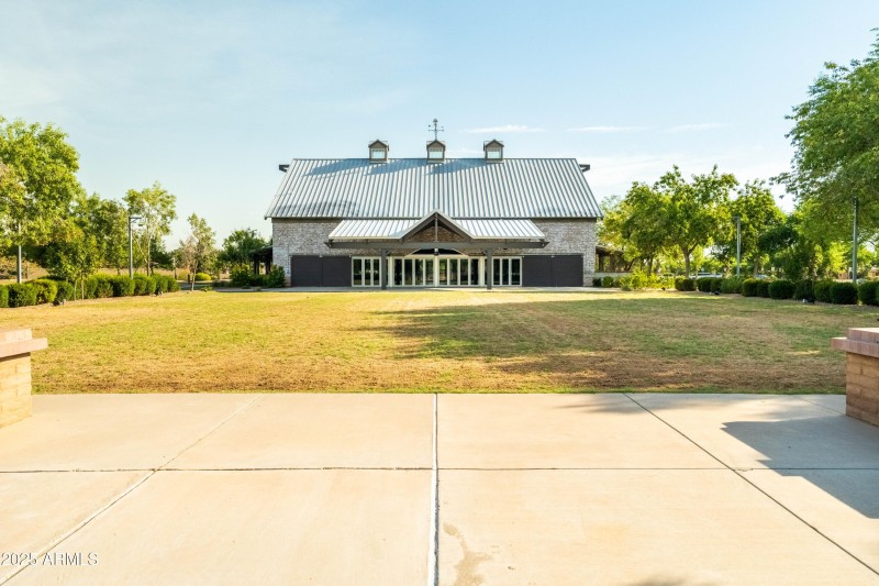 Barn 4