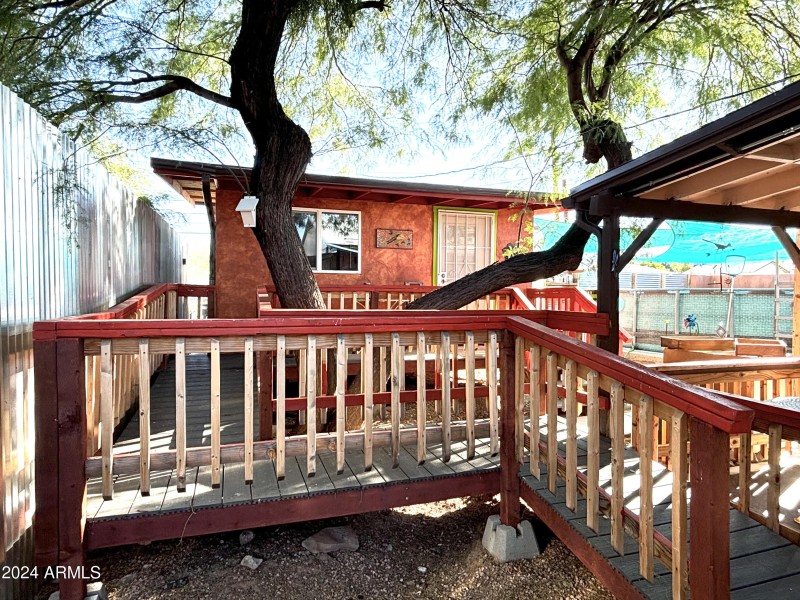 241 W 3rd Casita
