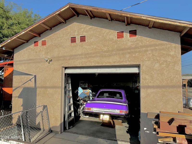 241 W 3rd Garage