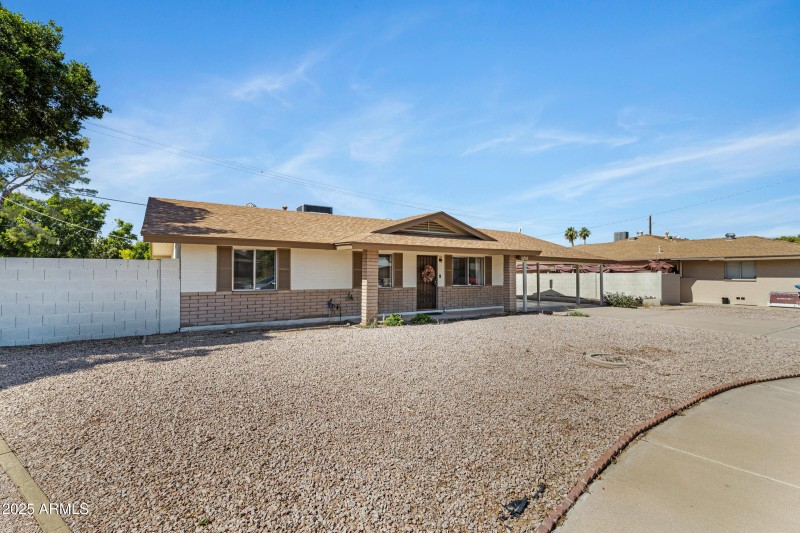 1215 E Geneva Dr-1