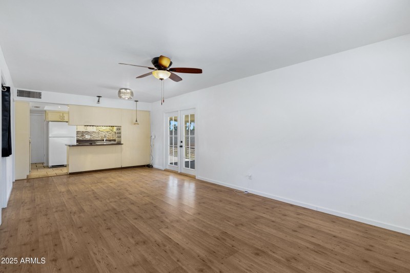 1215 E Geneva Dr-8
