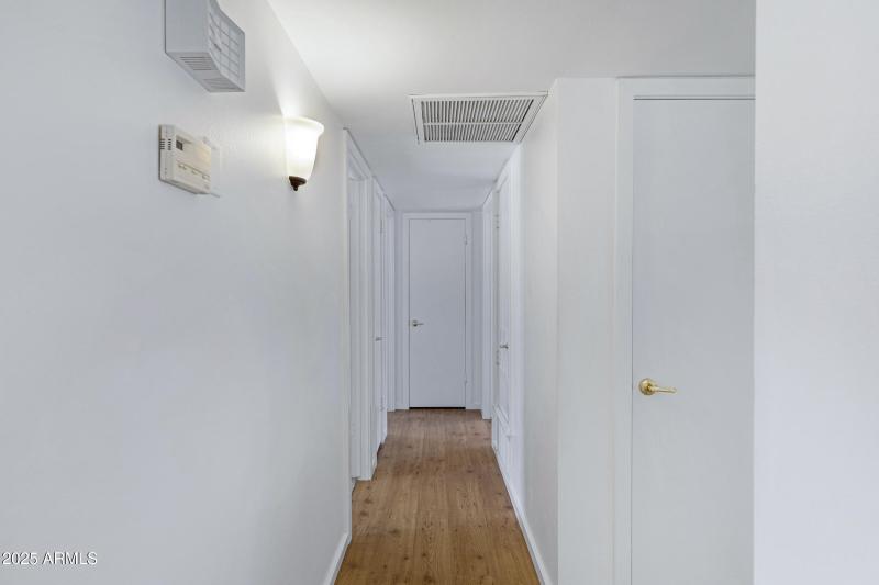 1215 E Geneva Dr-17