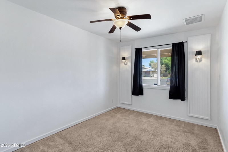 1215 E Geneva Dr-18
