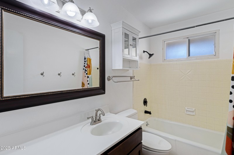 1215 E Geneva Dr-20