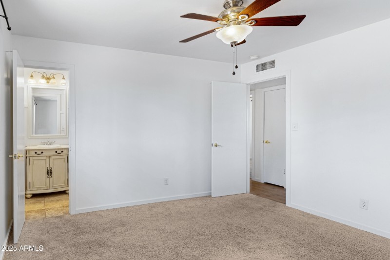 1215 E Geneva Dr-22