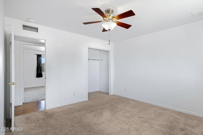 1215 E Geneva Dr-23