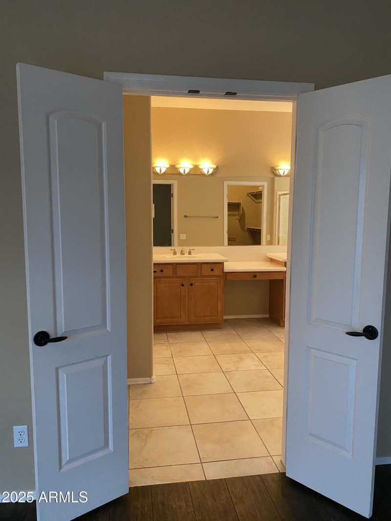 Master BA Entary - 23317 N. Arrellaga Dr