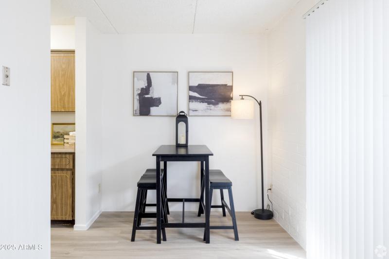 Emerald-Apartments - Dining area