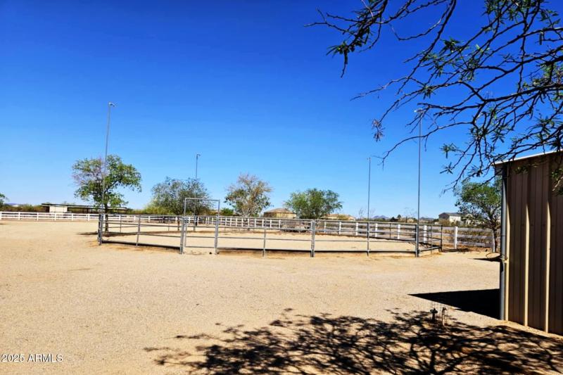 Melanie lighted round pen