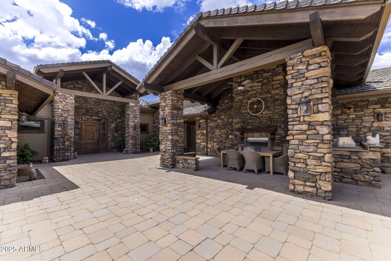 10-Courtyard 3