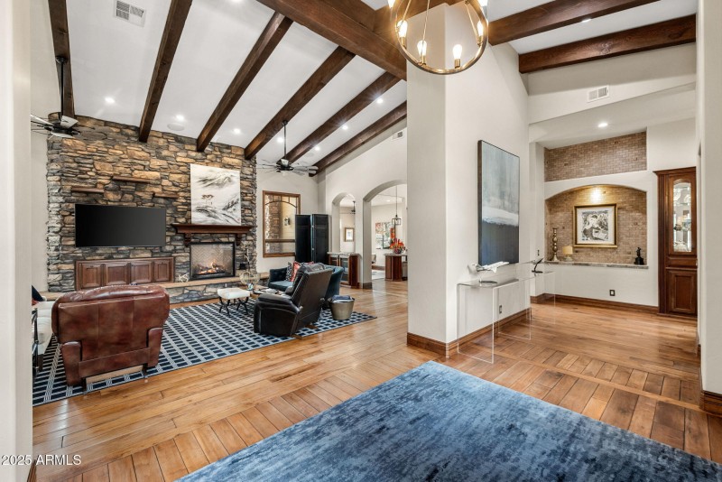 17-Living Room (8)