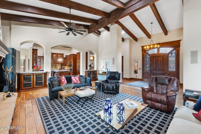 23-Living Room (5)