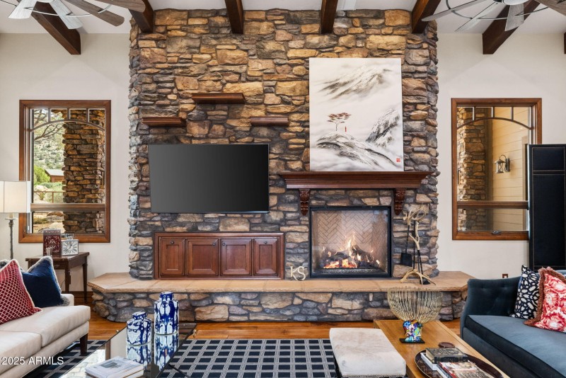 26-Living Room (9)