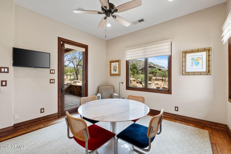 38-Dining Room (2)