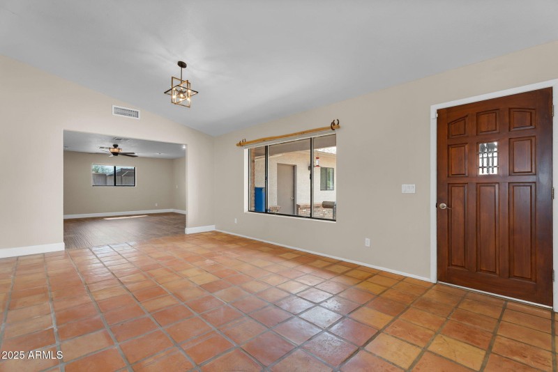 7-web-or-mls-1307 E Galvin-7