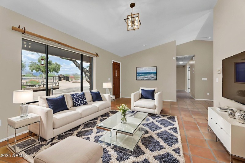 9-web-or-mls-1307 E Galvin-9 virtually s