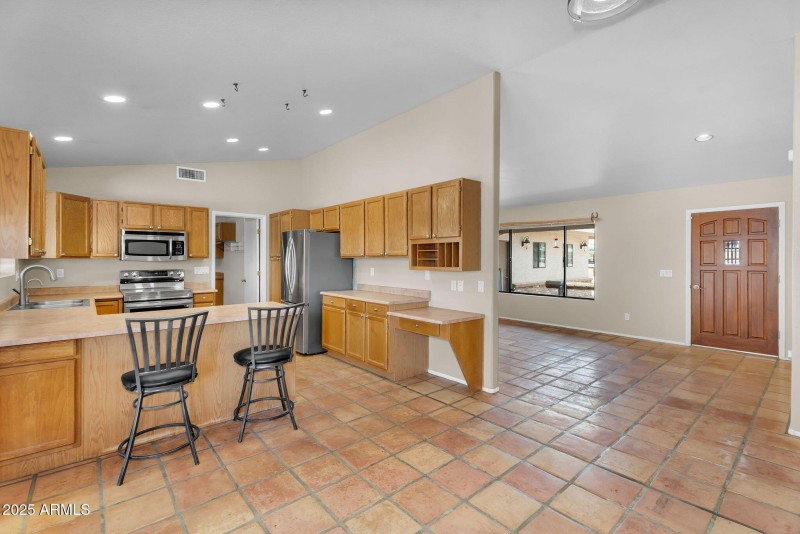 15-web-or-mls-1307 E Galvin-14