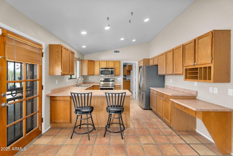 16-web-or-mls-1307 E Galvin-15kitchern