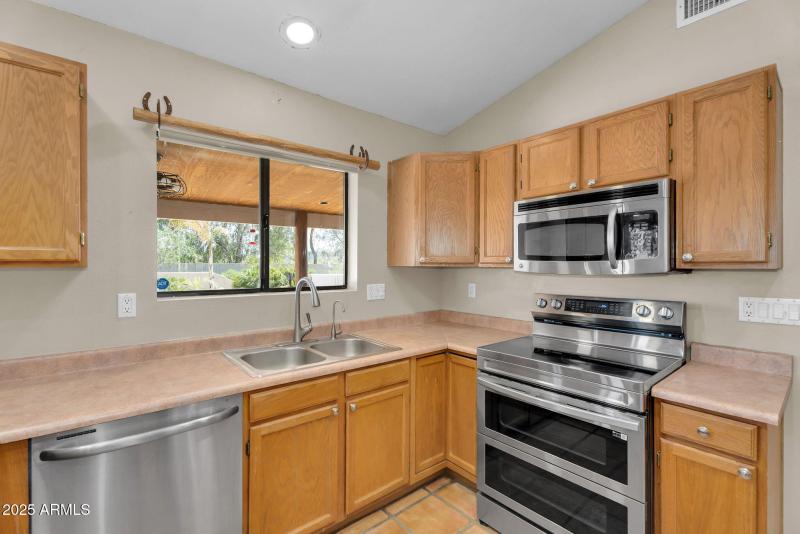 17-web-or-mls-1307 E Galvin-16