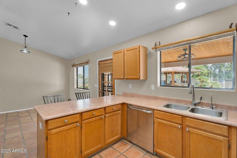 20-web-or-mls-1307 E Galvin-19