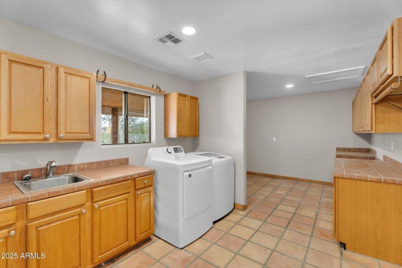 21-web-or-mls-1307 E Galvin-20