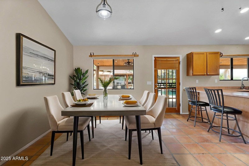 24-web-or-mls-1307 E Galvin-13 virtually