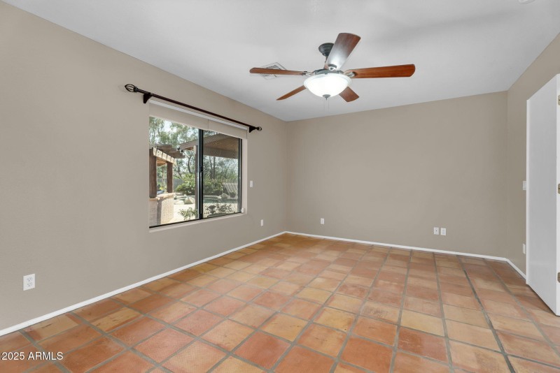 26-web-or-mls-1307 E Galvin-23