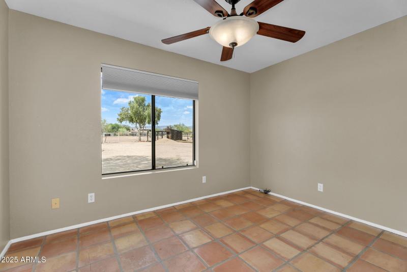35-web-or-mls-1307 E Galvin-30