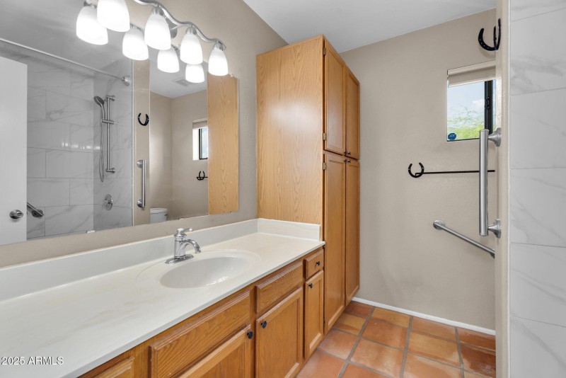 36-web-or-mls-1307 E Galvin-32